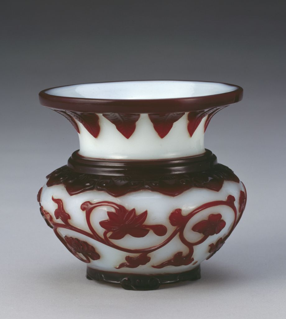 图片[1]-Qianlong Style White Set Red Glass Entangled Flower Pattern Slag Bucket-China Archive